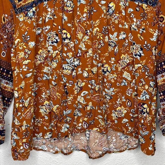 Eyeshadow Top - Picture 2 of 7